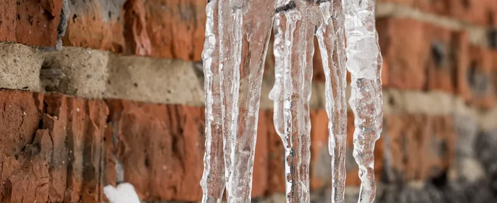 natural-icicles-hanging-pipe
